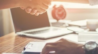 JAMES COOK LANGUAGES VSTUPUJE NA POLSKÝ TRH (TZ)