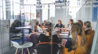 KVALITNÍ VÝUKA JAZYKŮ STOJÍ A PADÁ S KVALITOU PERSONÁLU ŠKOLY