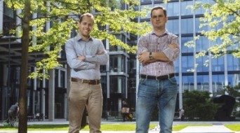 JAZYKOVÉ ŠKOLY SE OBÁVAJÍ PRACOVNÍCH VÍZ PRO BRITY. MOHLY BY PŘIJÍT O RODILÉ MLUVČÍ (HN, 3.4.2017)