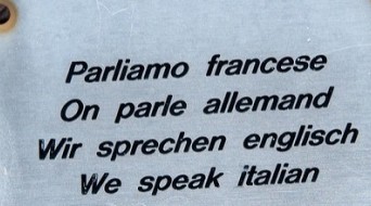 BÍDNÁ ČESKÁ ANGLIČTINA. MŮŽE ZA TO DABING? (HLIDACIPES.ORG)